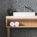 Rivestimento mosaico Denim Mix di Appiani per spazi esclusivi